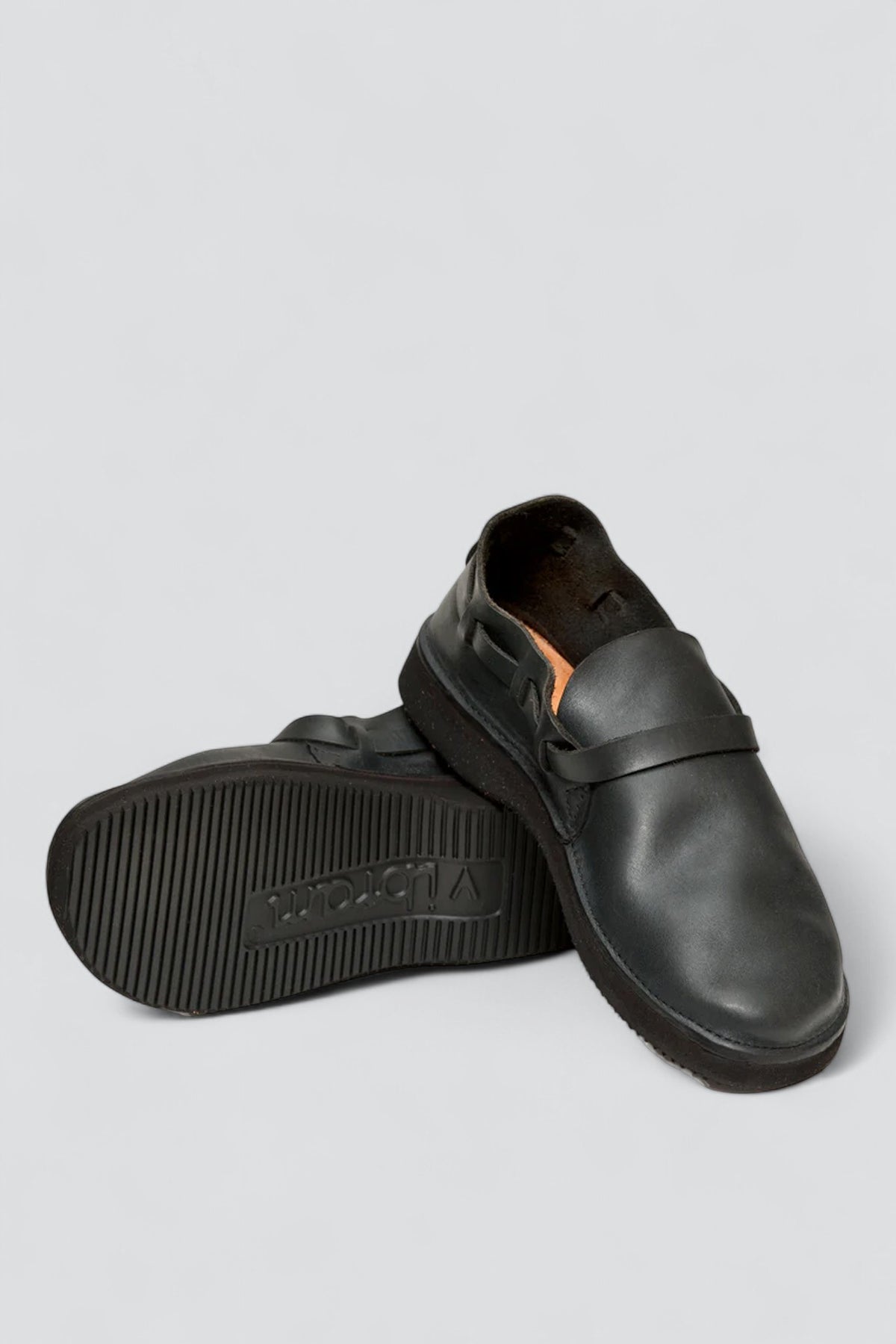 Black Middle English Flat - Aurora Shoe Co – Assembly New York display picture 1