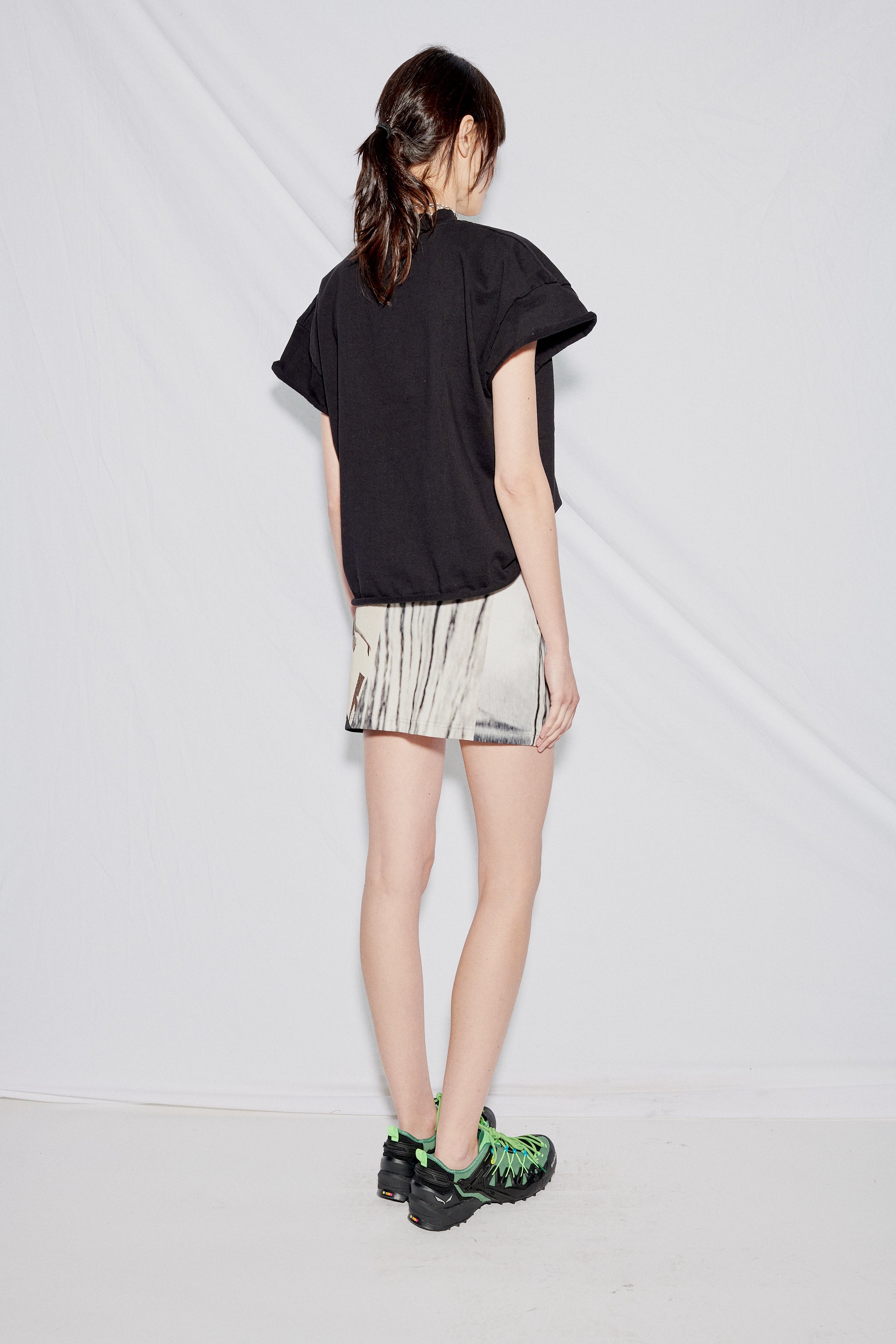Black Tee