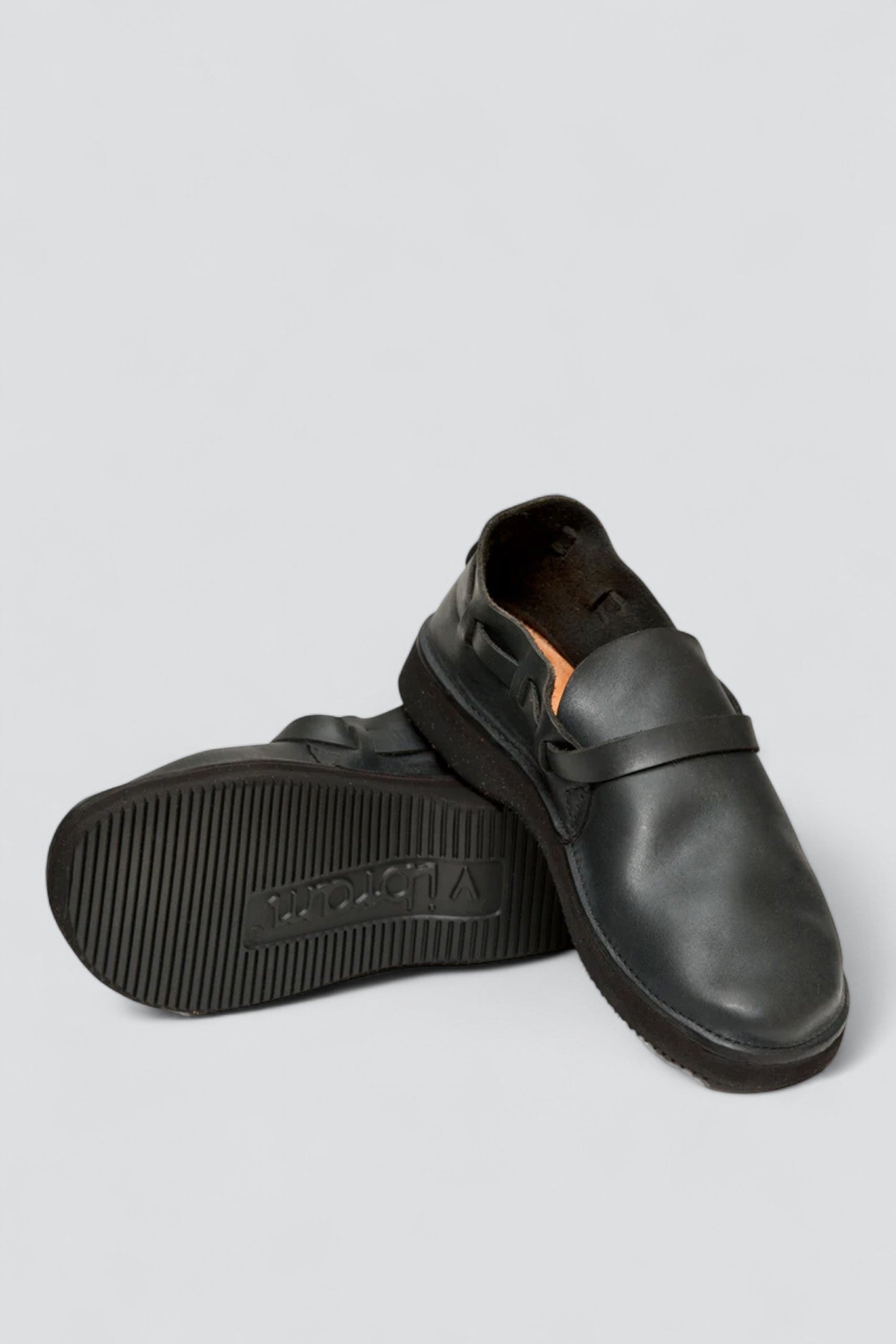 Black Middle English Flat