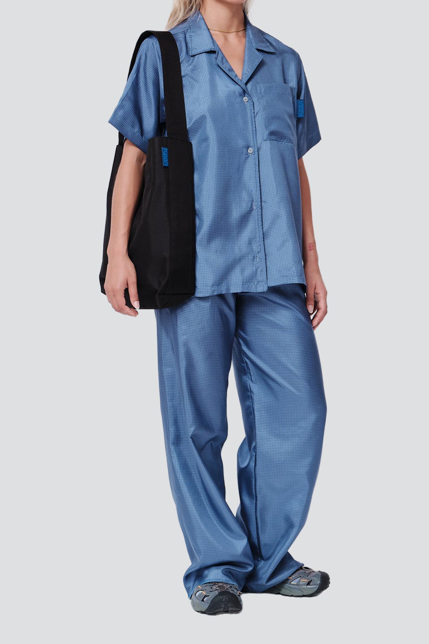 Black Water Repellant Midi Bucket Tote