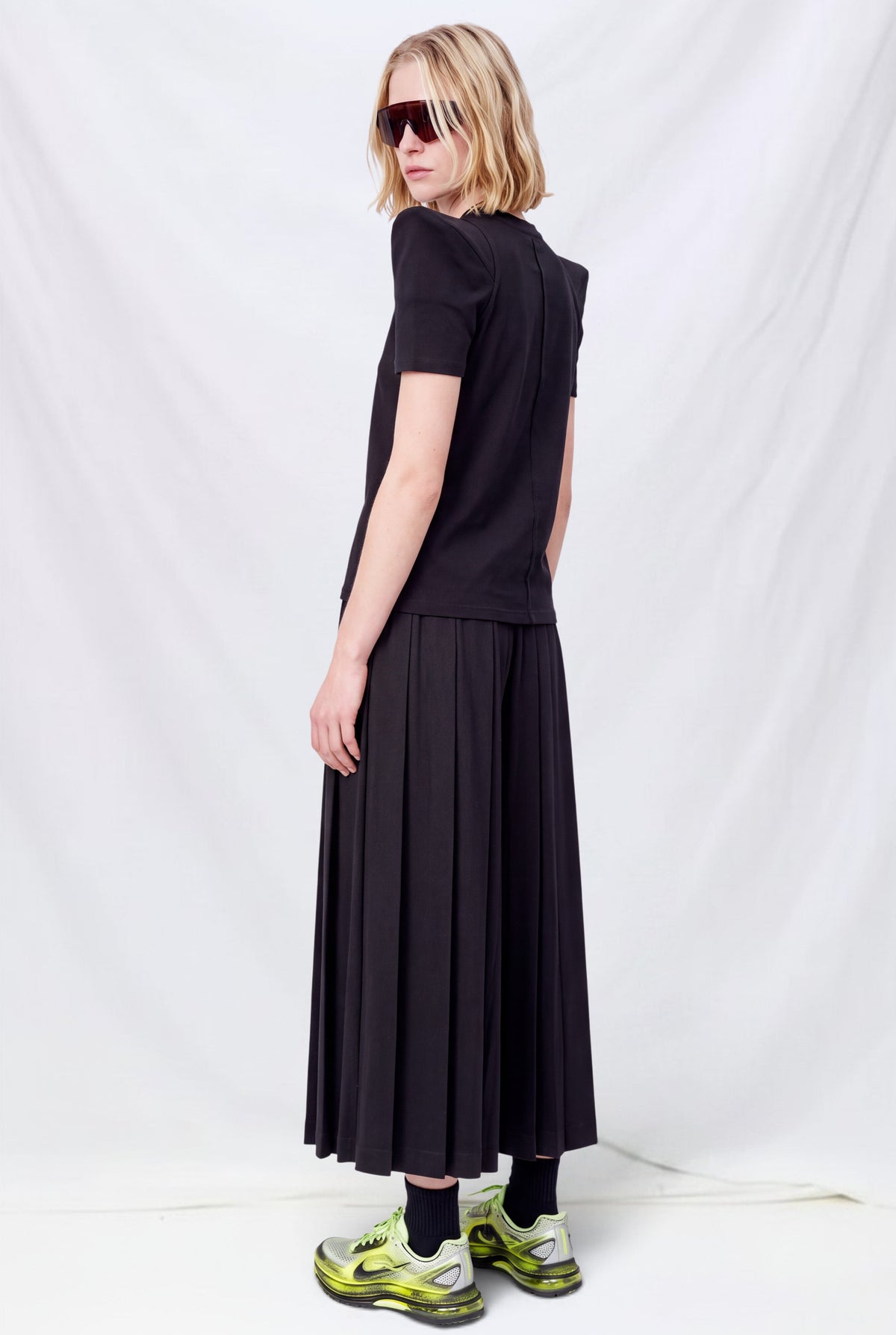 Black Foamy Shoulder Tee