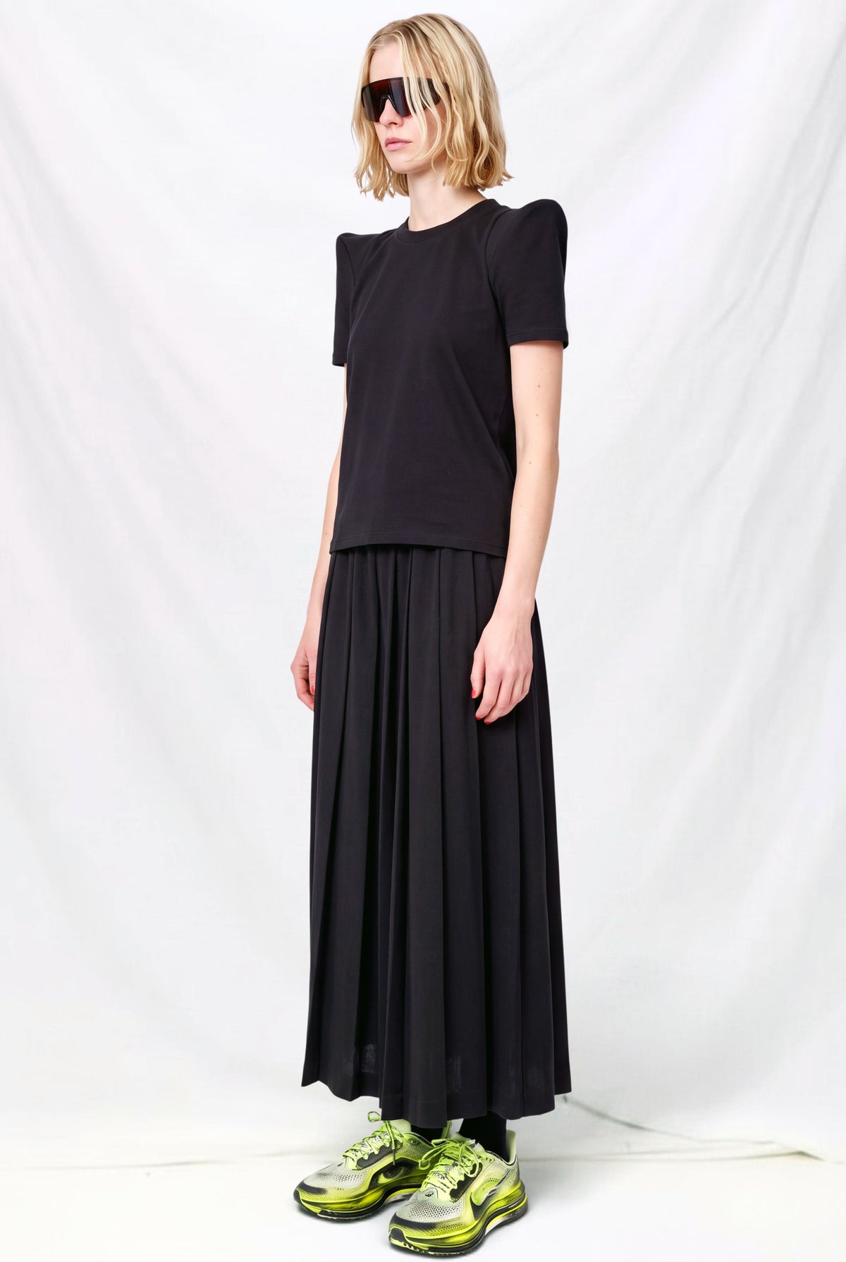 Black Foamy Shoulder Tee