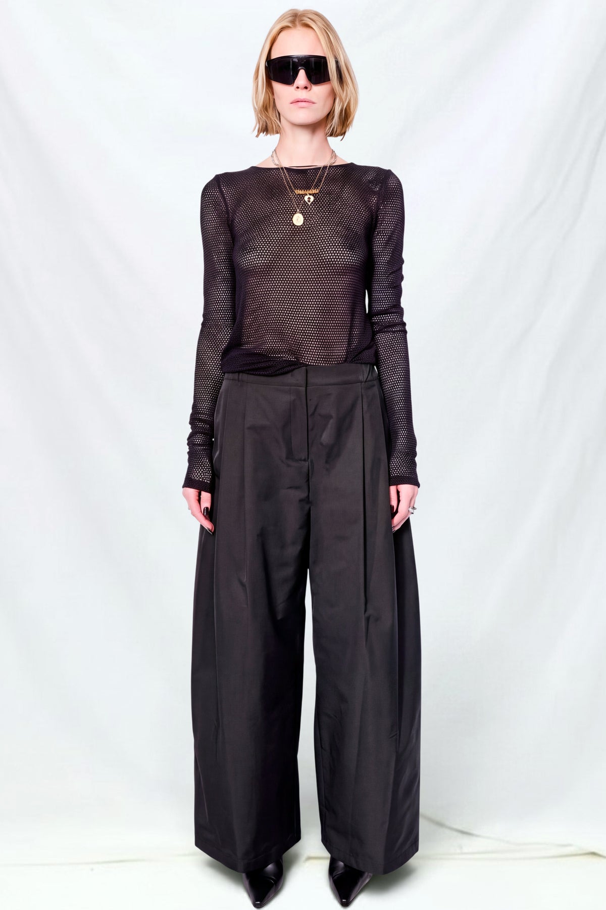 Black Two Tuck Wide Banding Pants