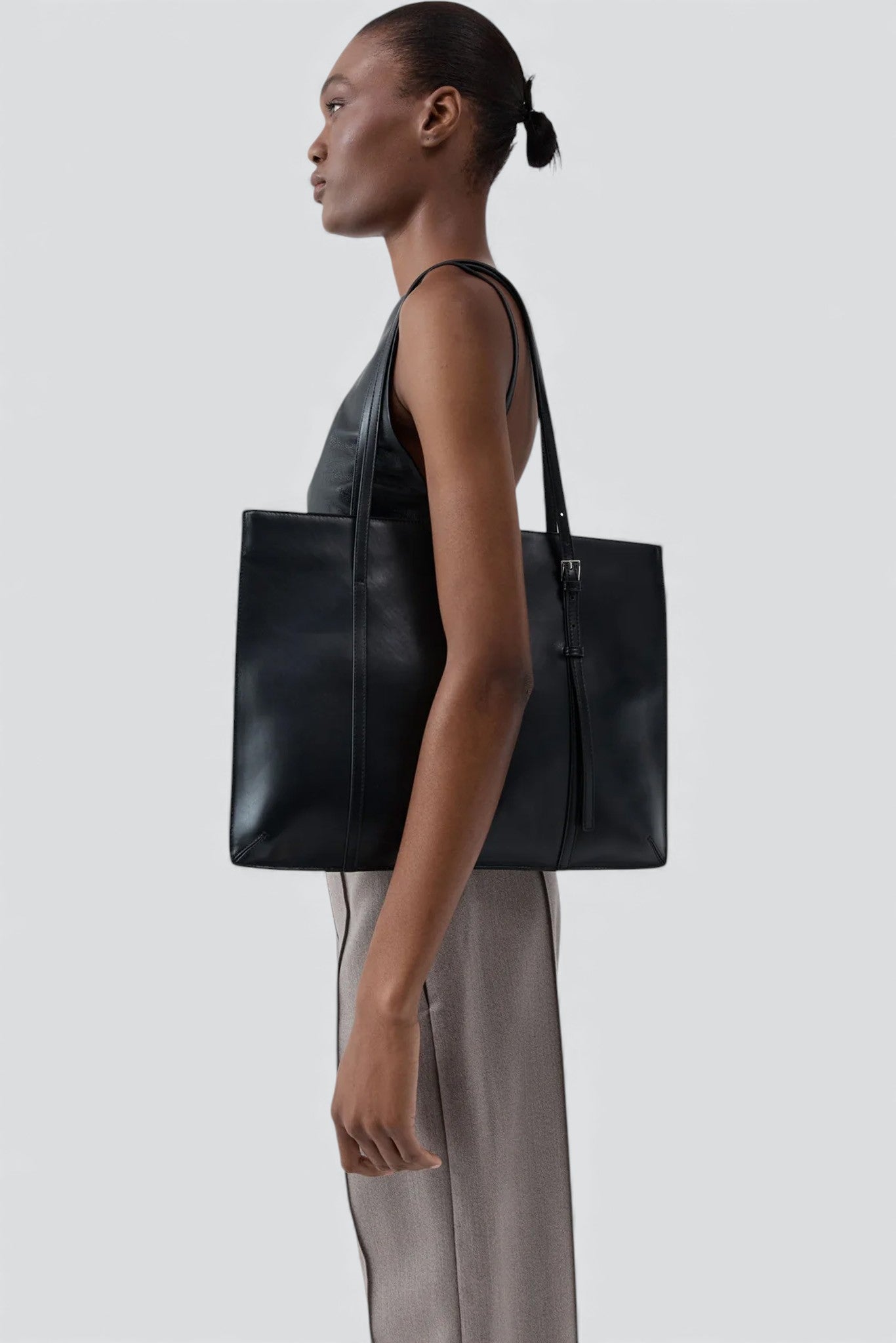 Black 90s Messenger Tote