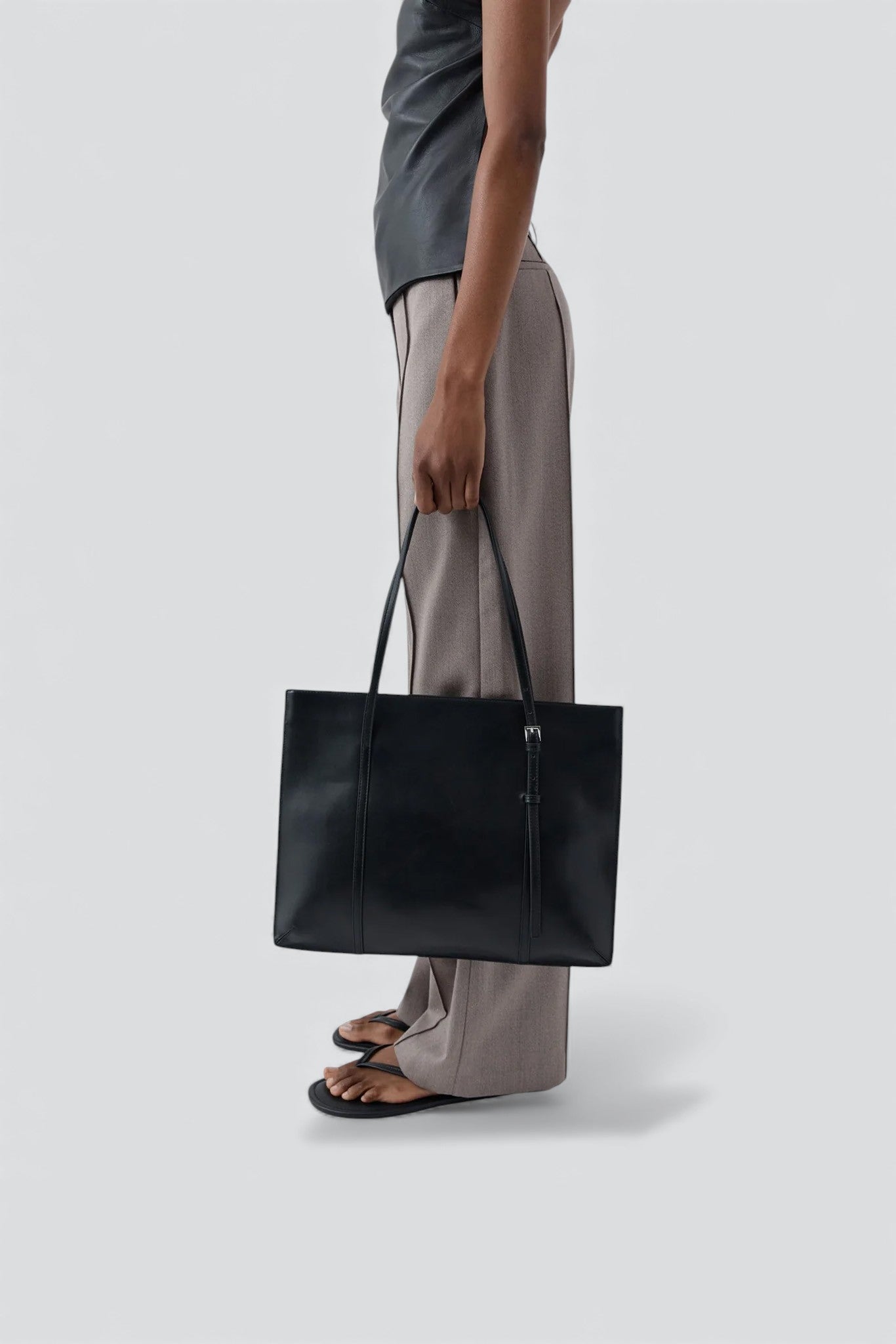 Black 90s Messenger Tote
