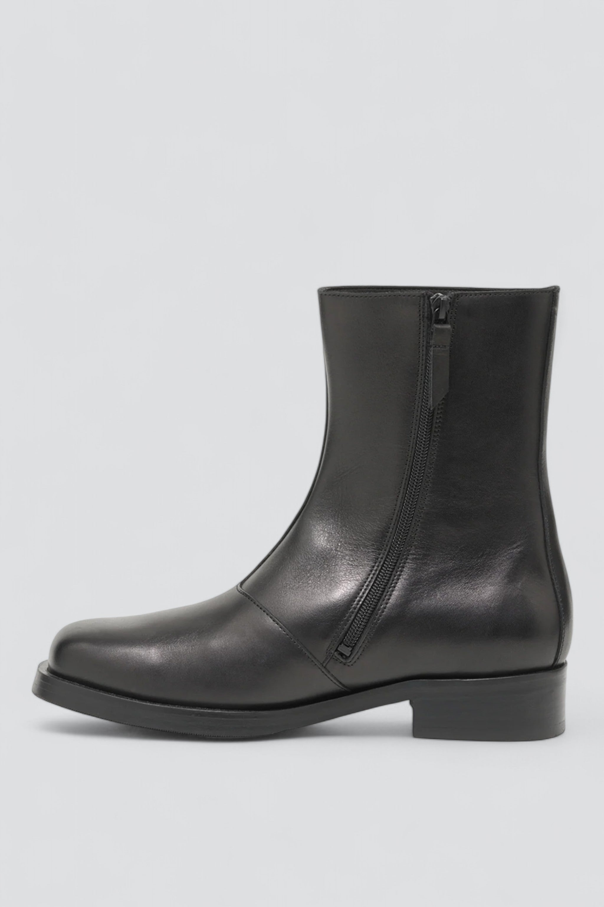 Black Leather Camion Boot