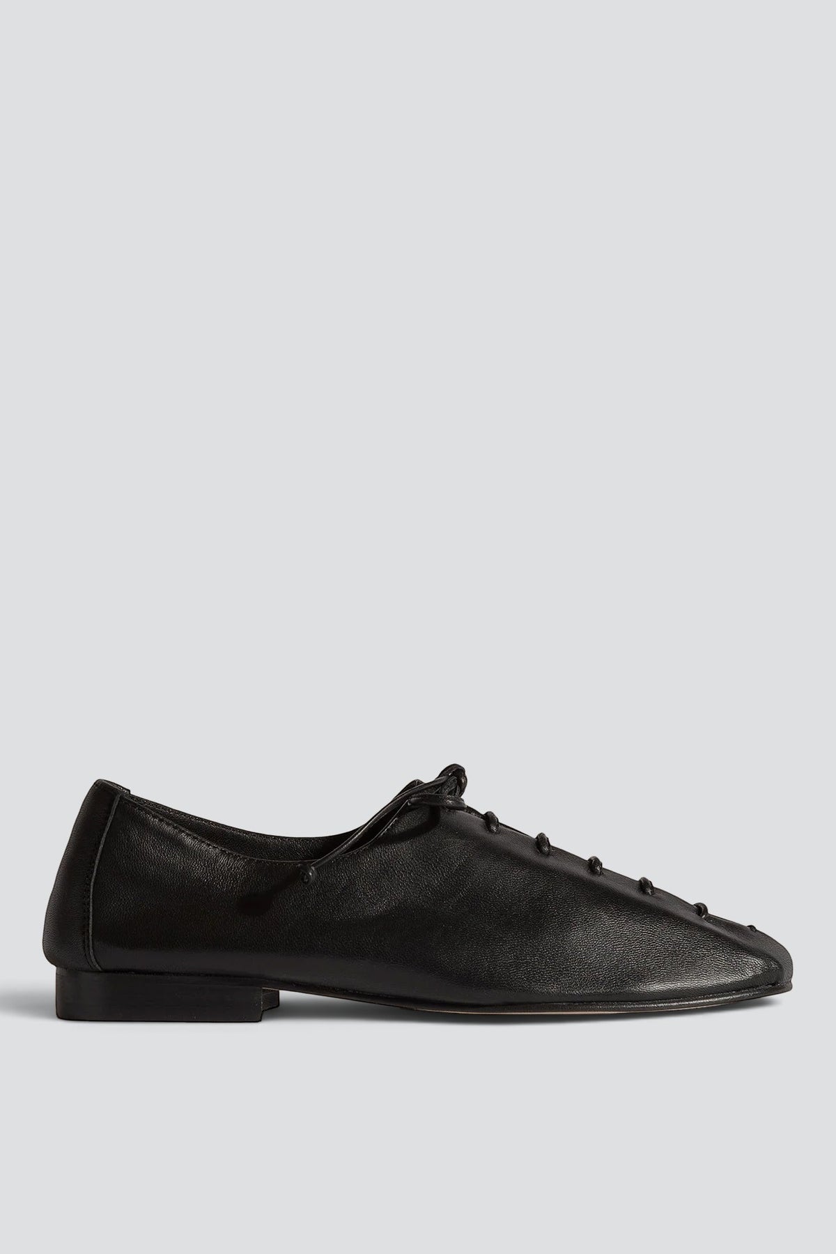 Black Plegada Supple Shiny Lace Up Shoe