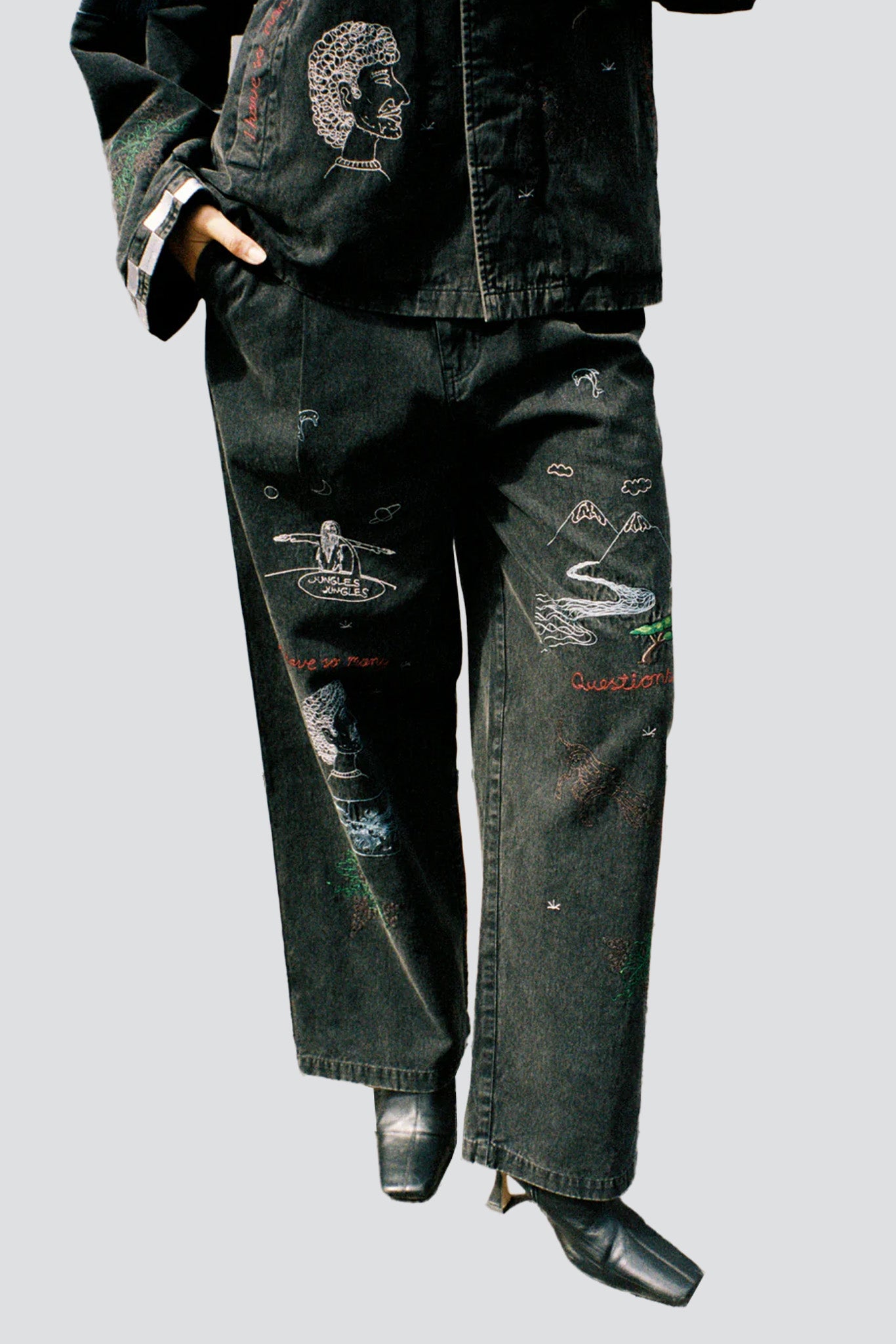 Black Questions Pleated Pant