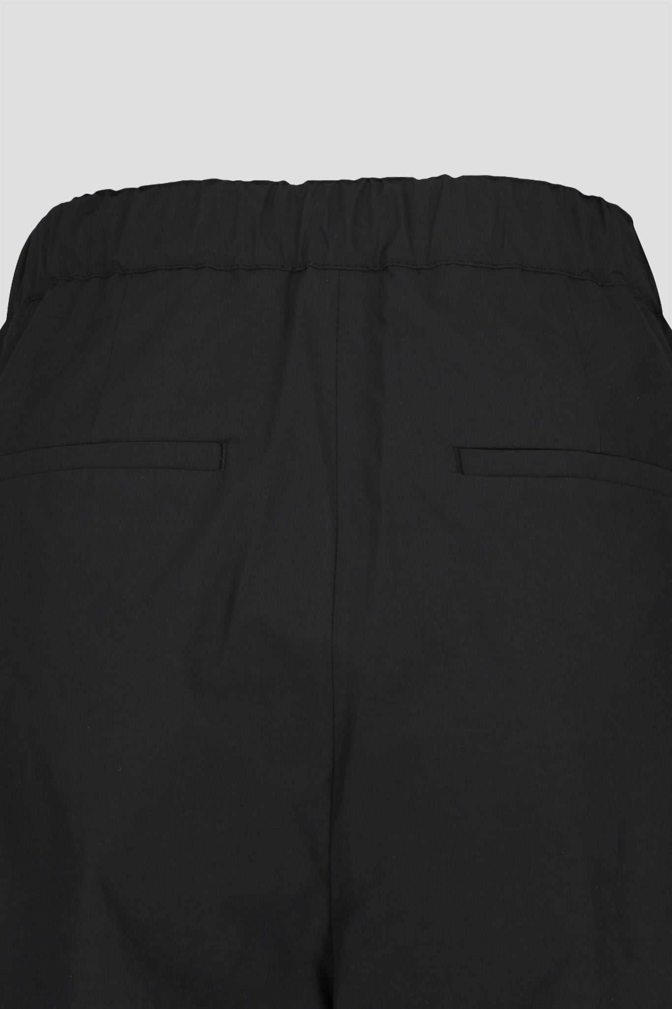 Black Three Tuck Banding Pant
