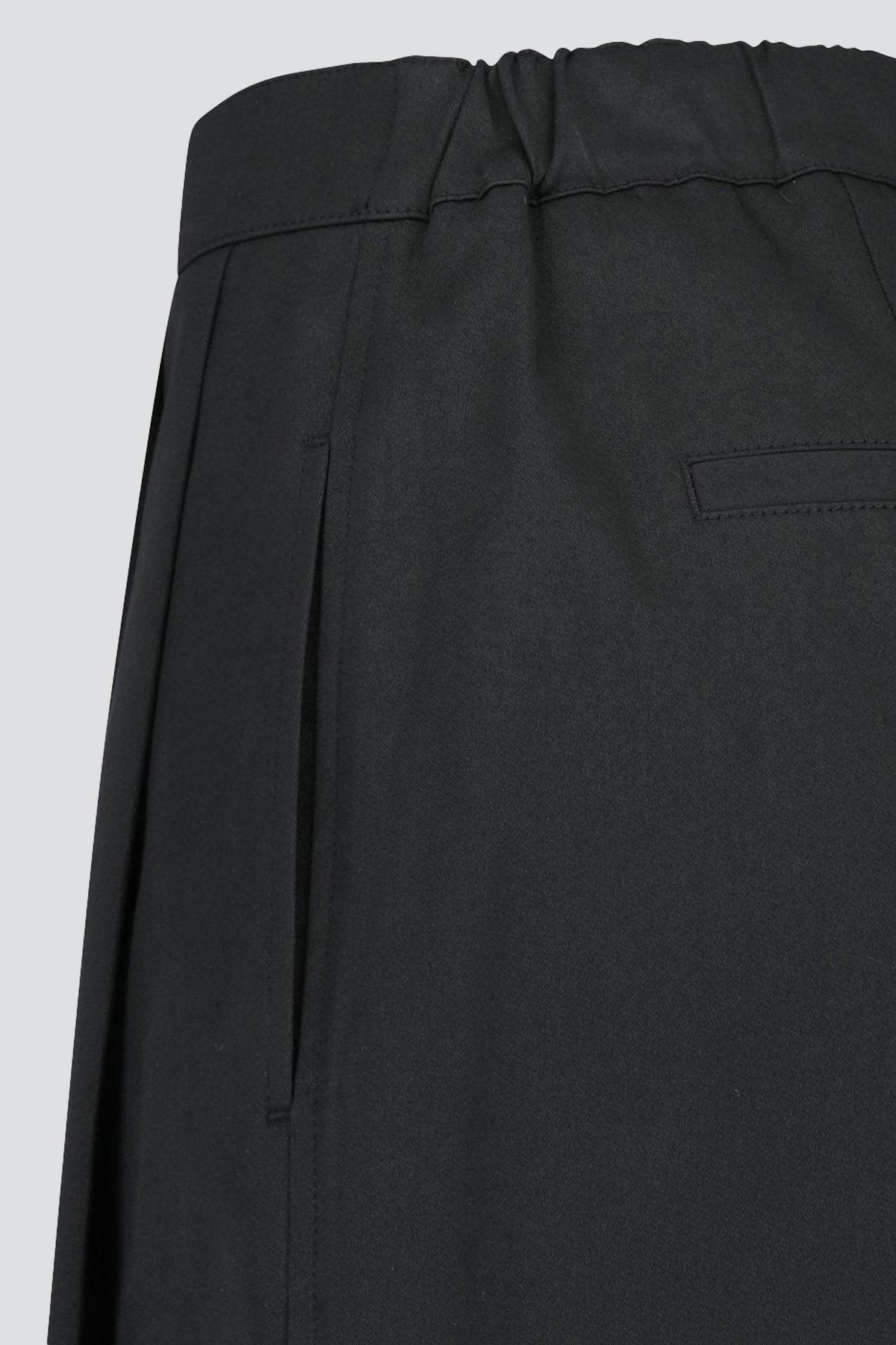 Black Two Tuck Wide Banding Pants