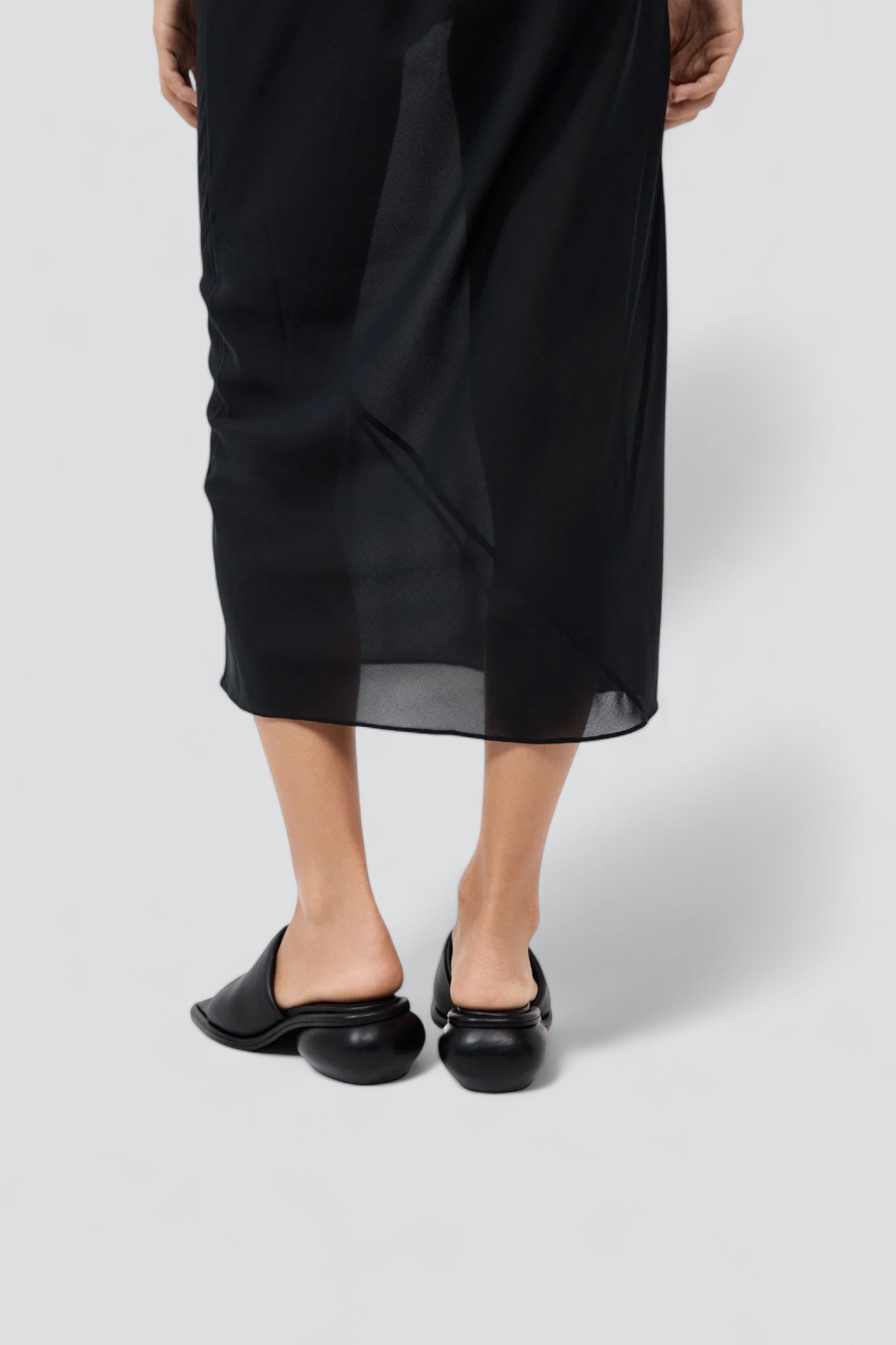 Black Minimal Dome Heel