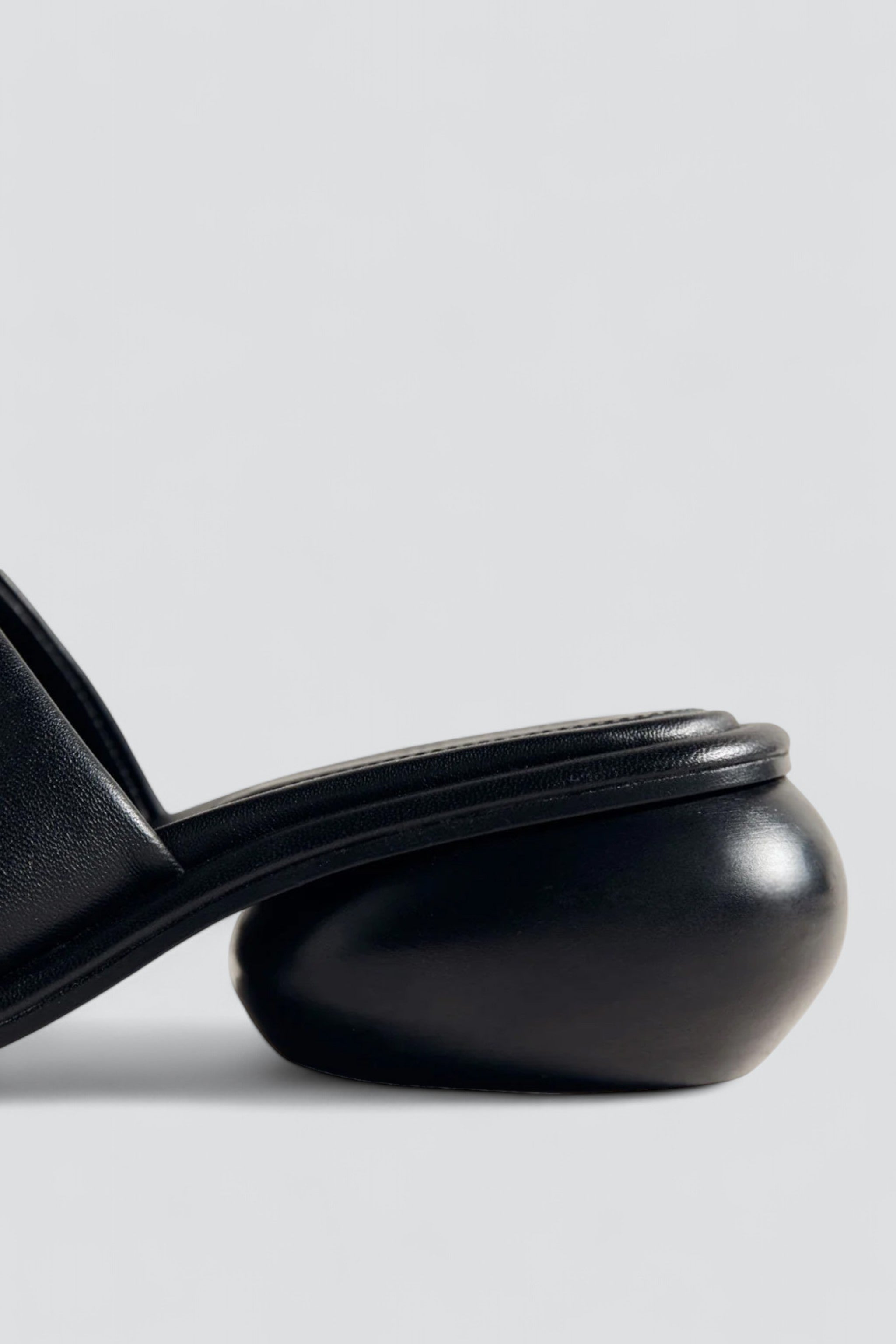 Black Minimal Dome Heel