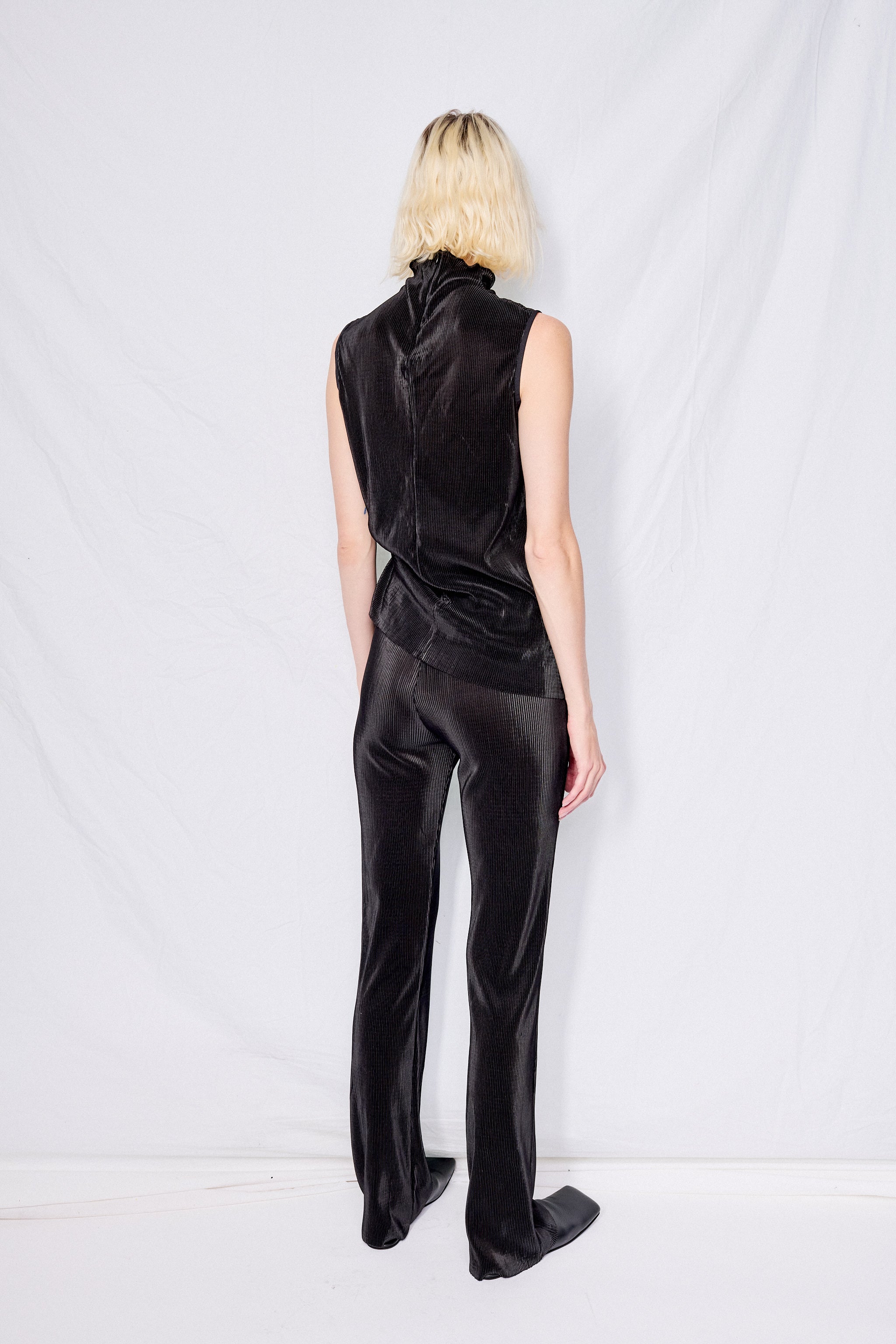 Black Plisse Sleeveless Mockneck Top