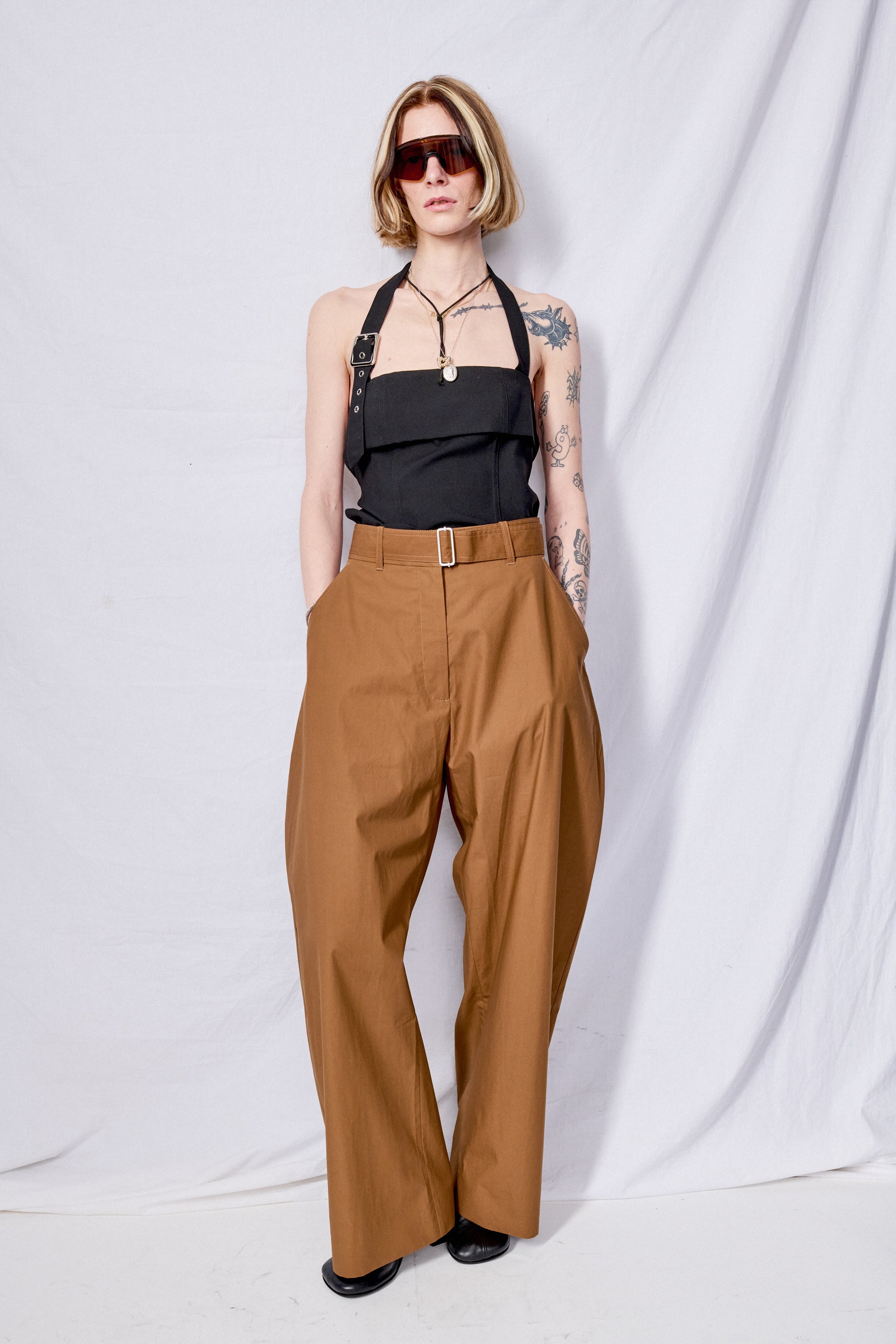 Almond Doring Belted Round Leg Pant