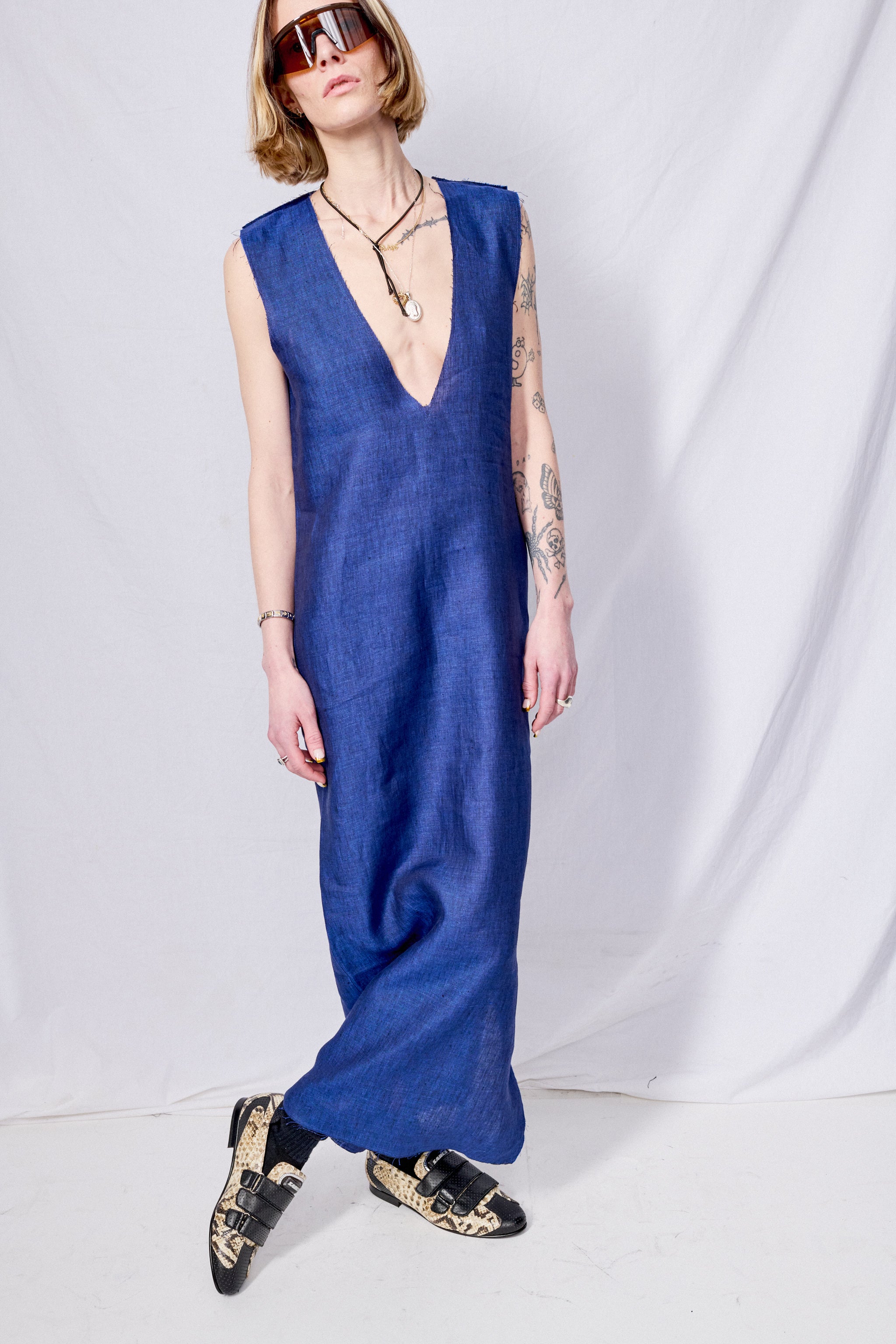 No.61 Blue Linen V-Neck Dress