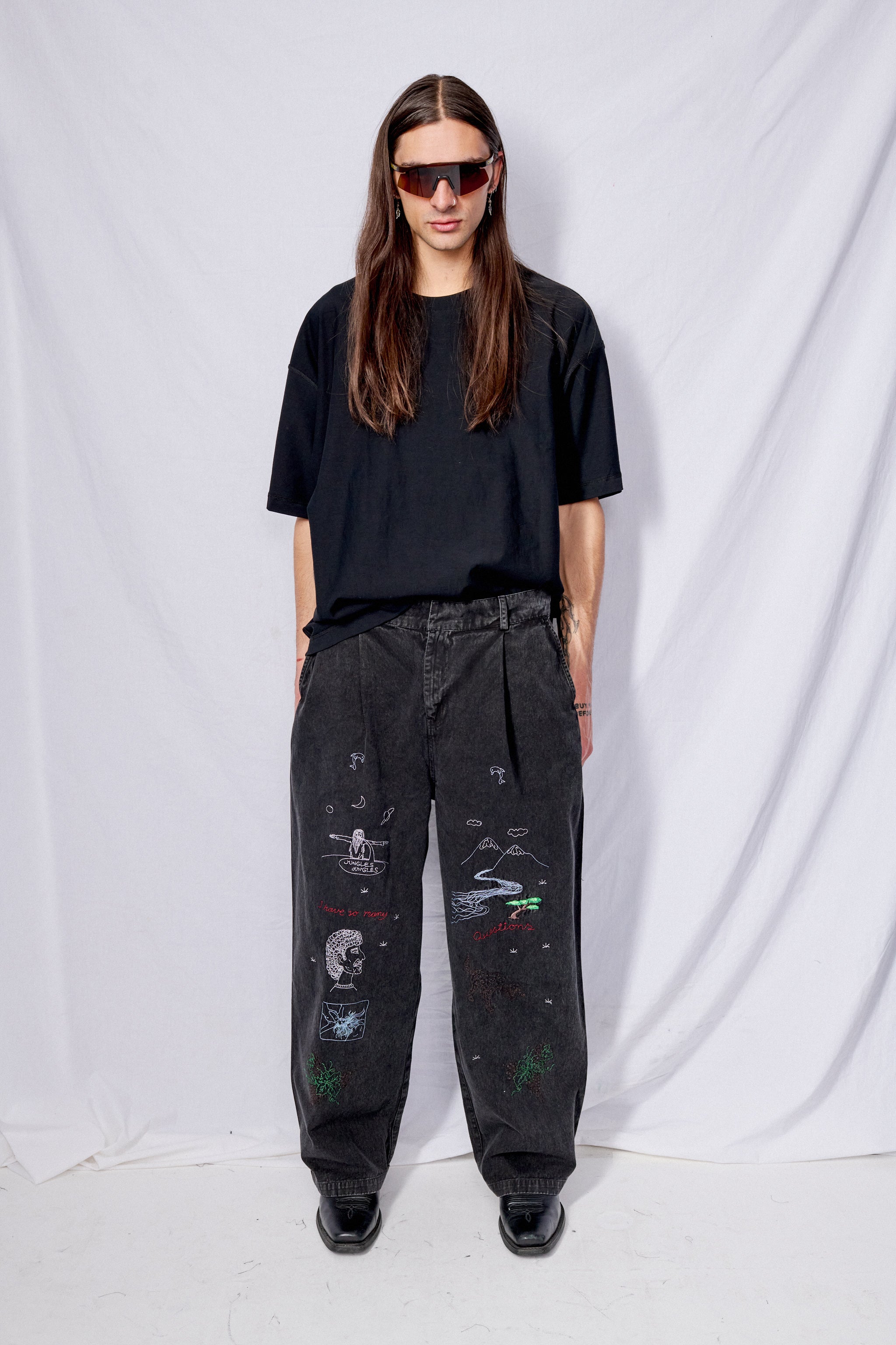 Black Questions Pleated Pant