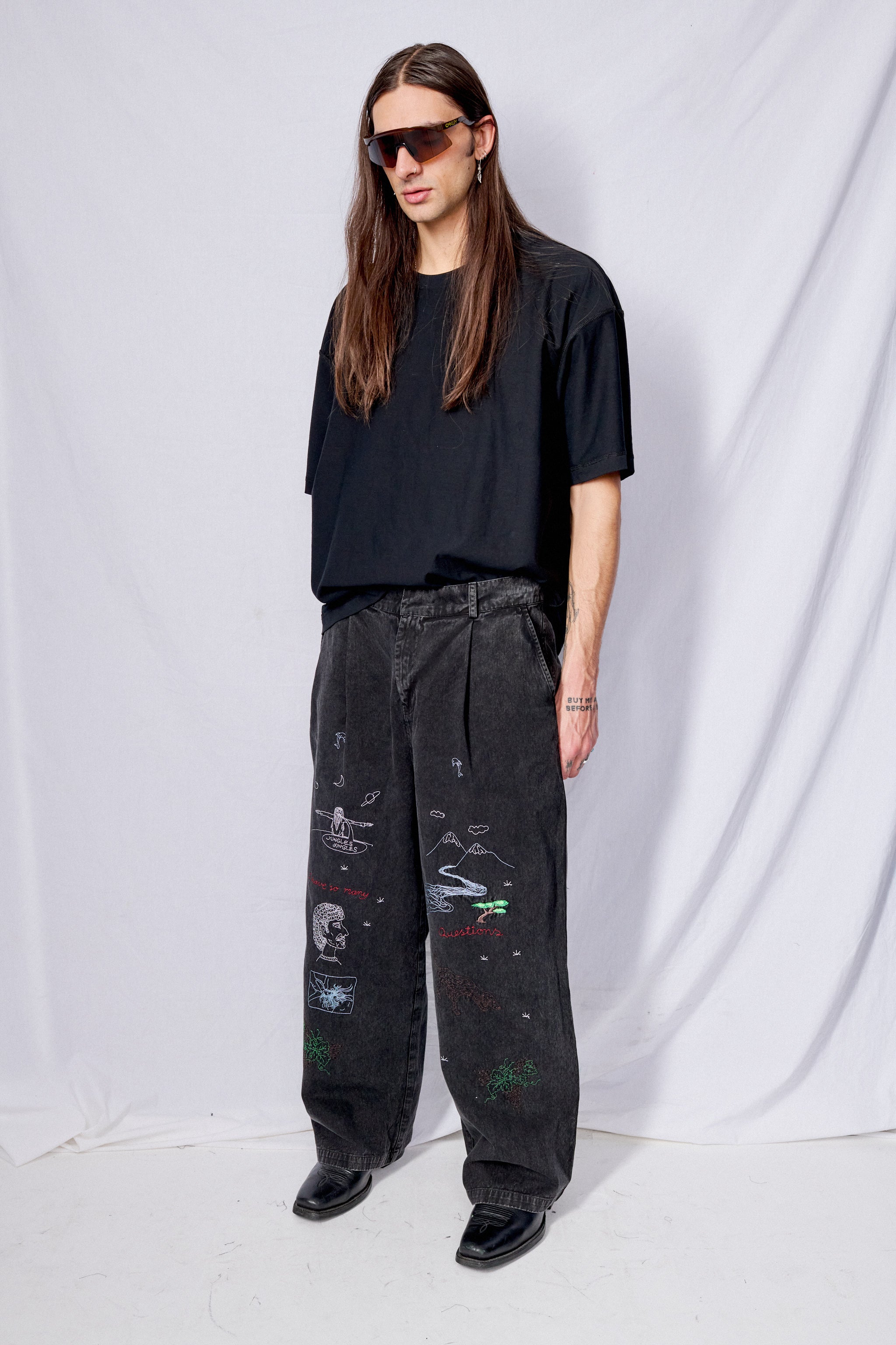 Black Questions Pleated Pant