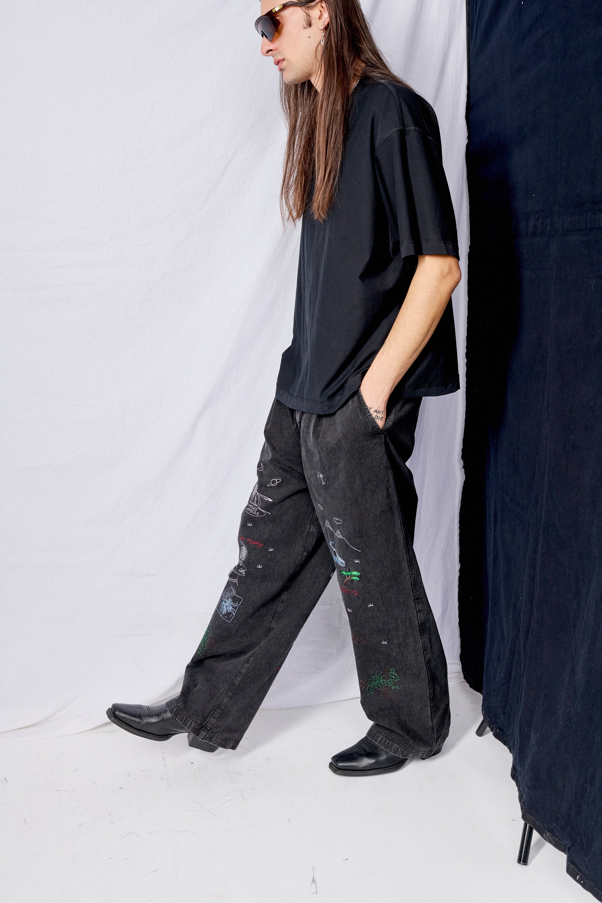 Black Questions Pleated Pant