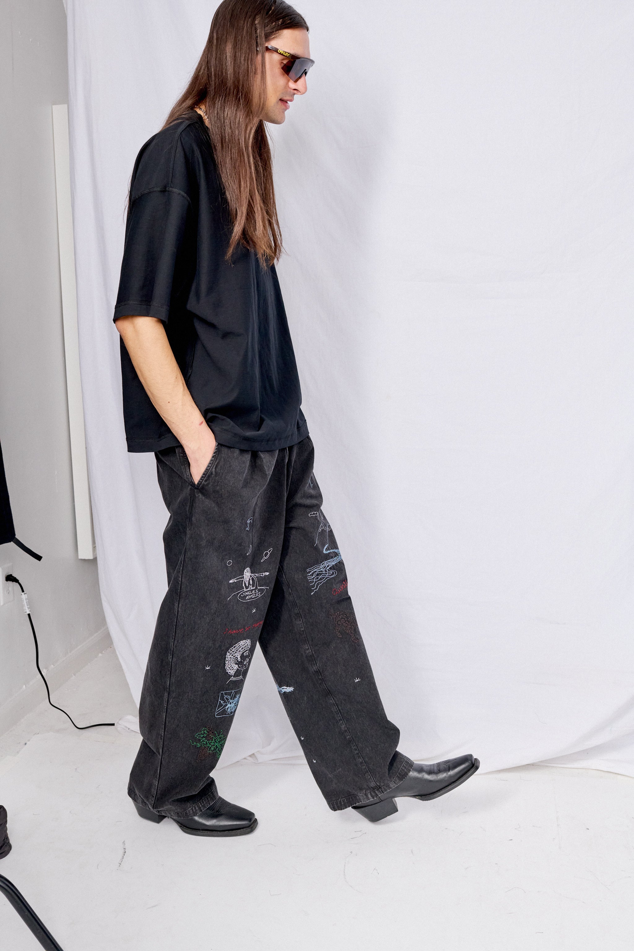 Black Questions Pleated Pant