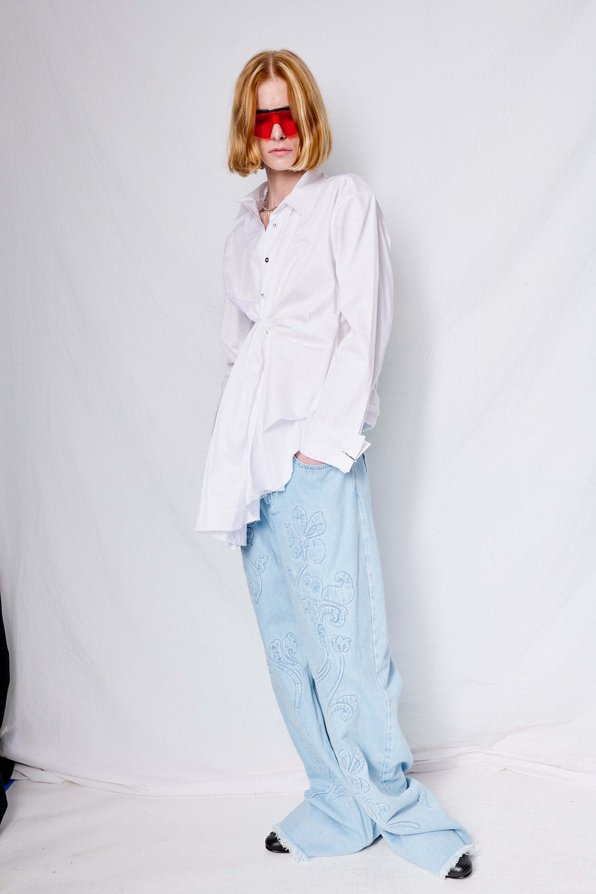 Denim Boyfriend Jeans with Flower Embroidery