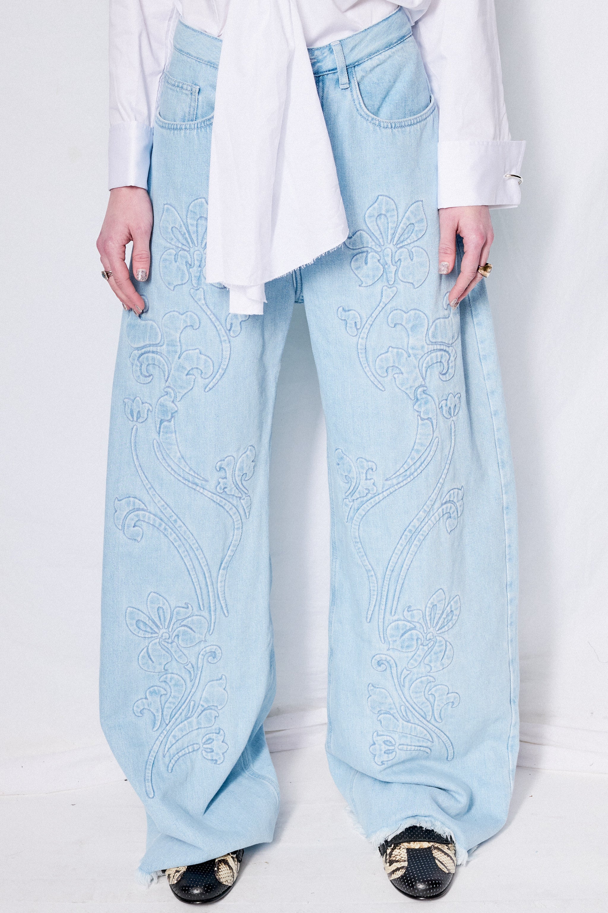 Denim Boyfriend Jeans with Flower Embroidery