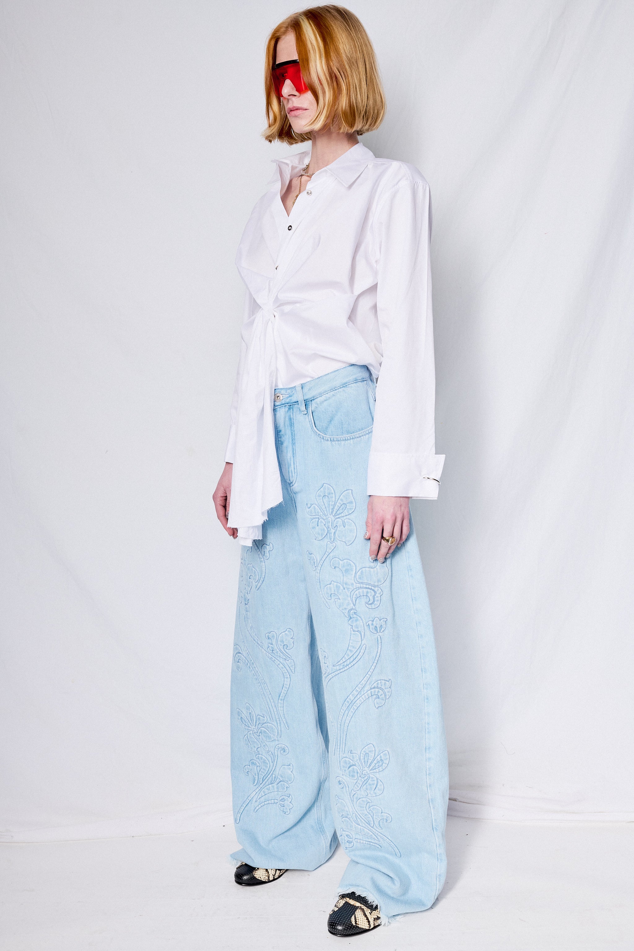 Denim Boyfriend Jeans with Flower Embroidery