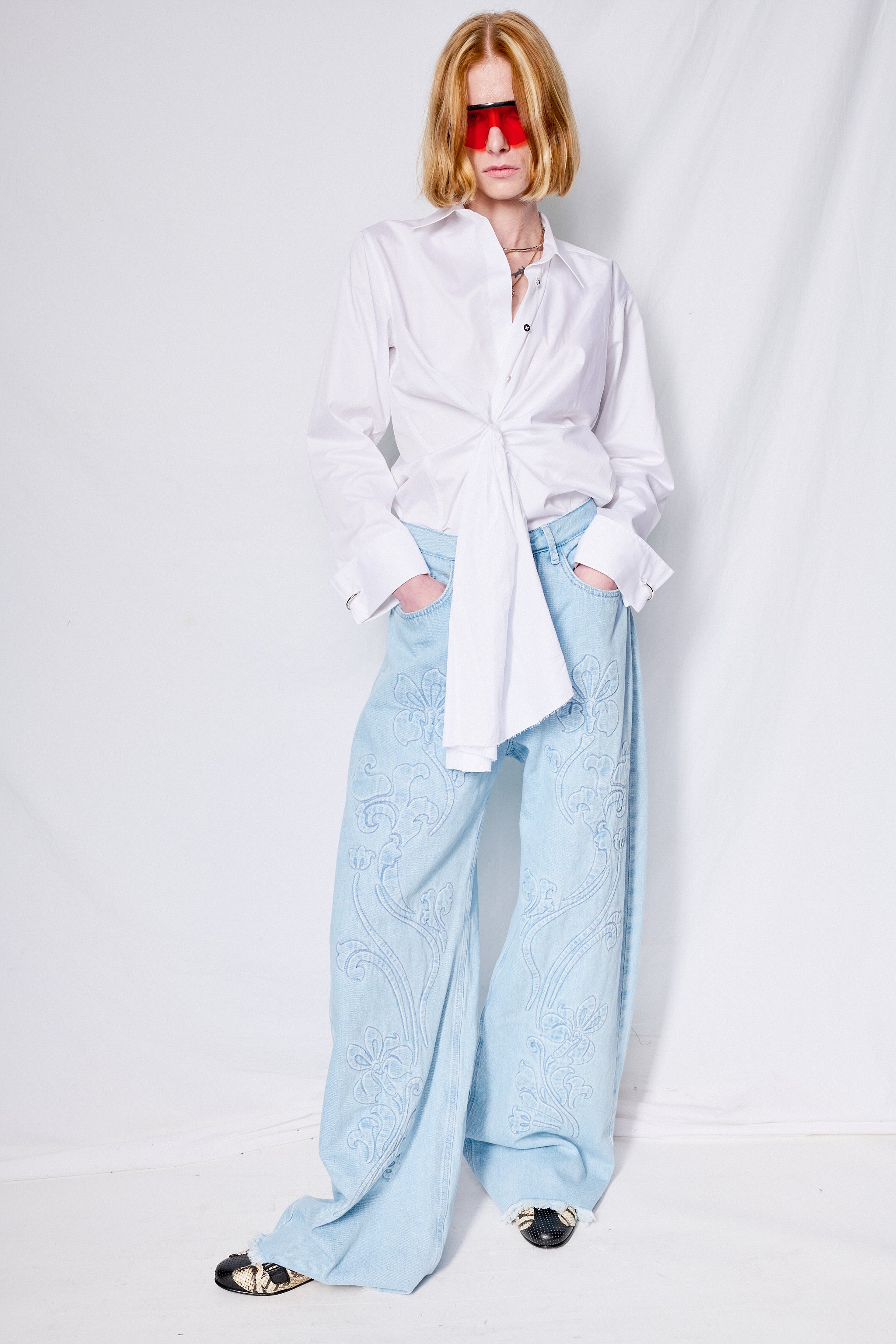 Denim Boyfriend Jeans with Flower Embroidery