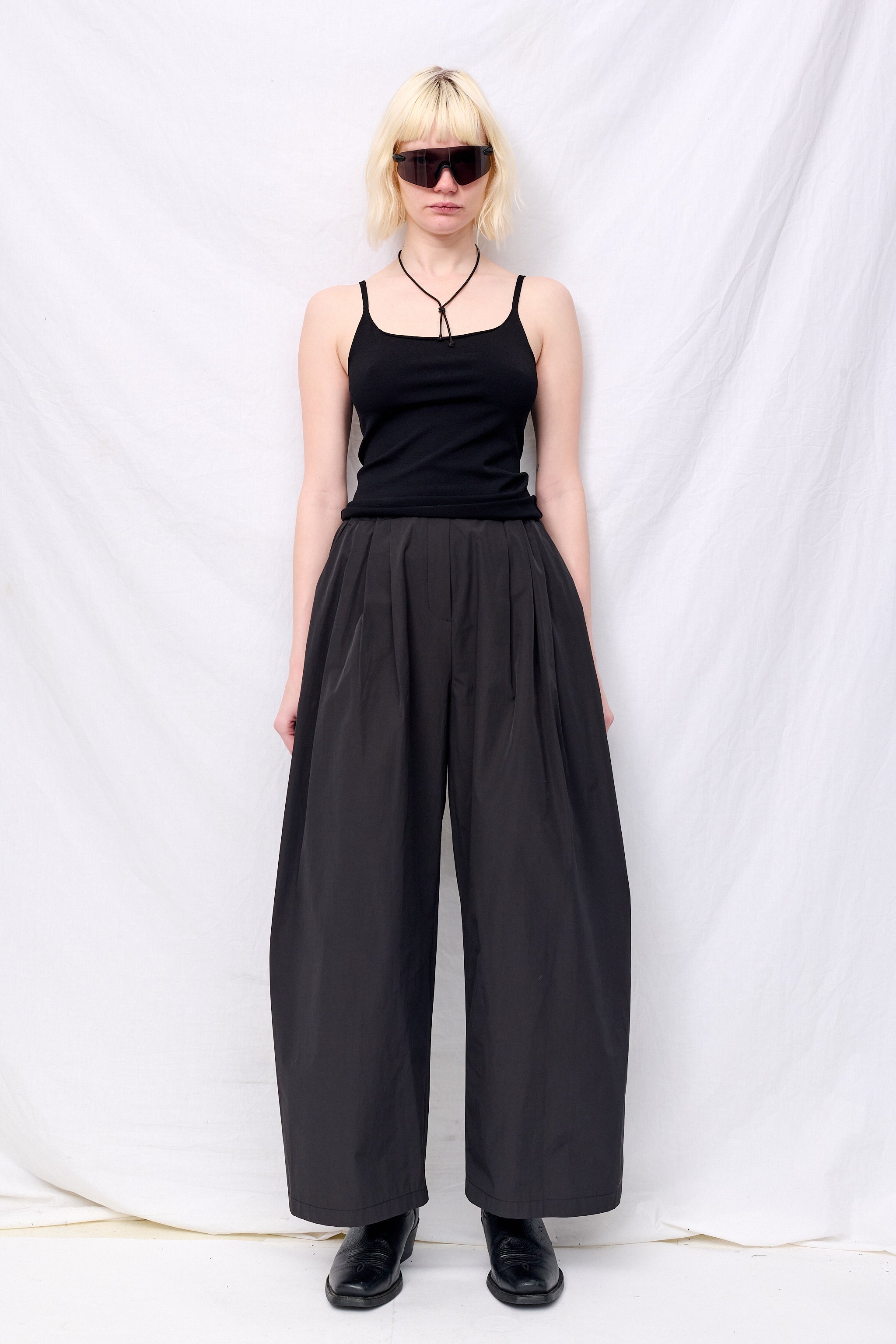Black Three Tuck Banding Pant - Amomento – Assembly New York