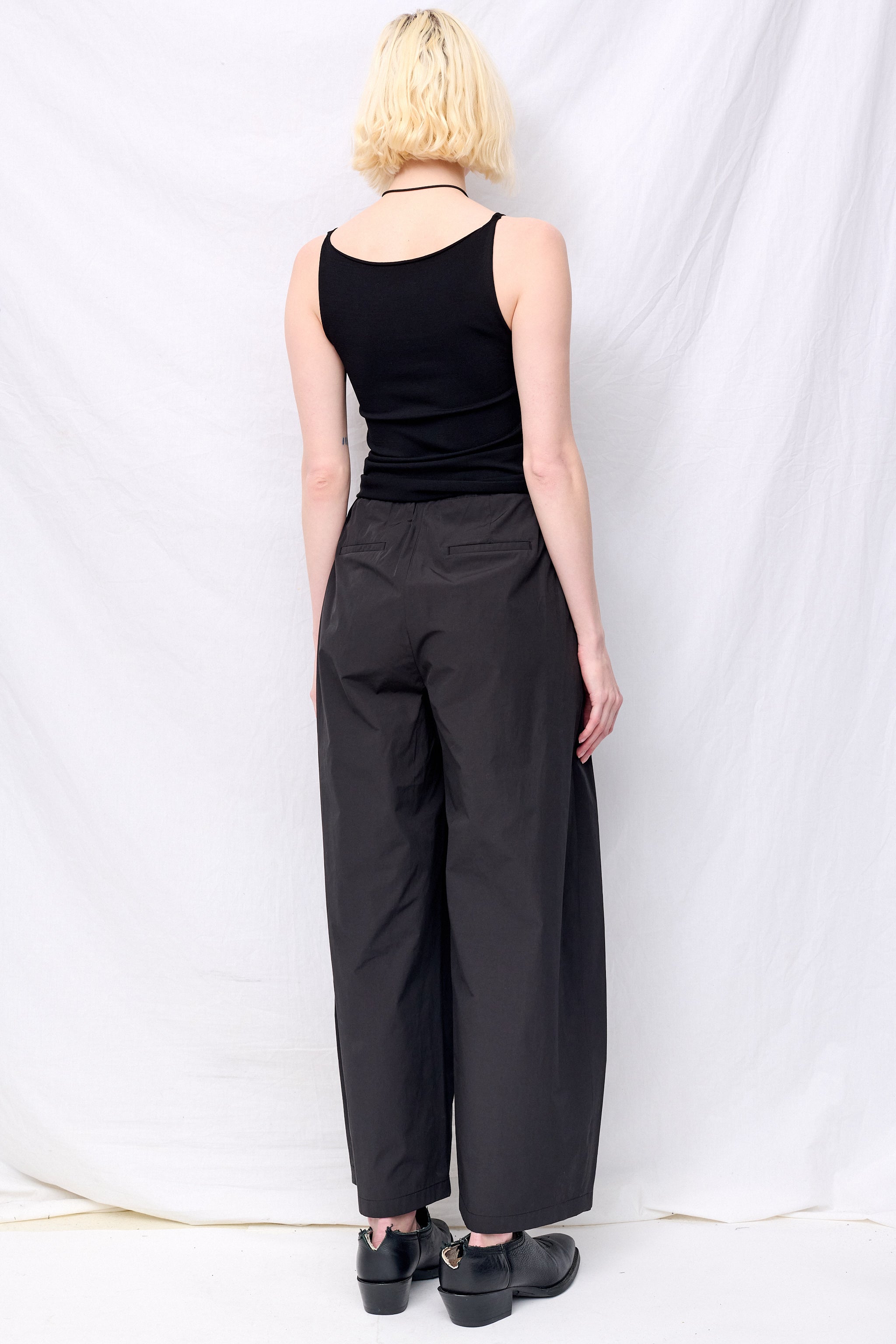 Black Three Tuck Banding Pant
