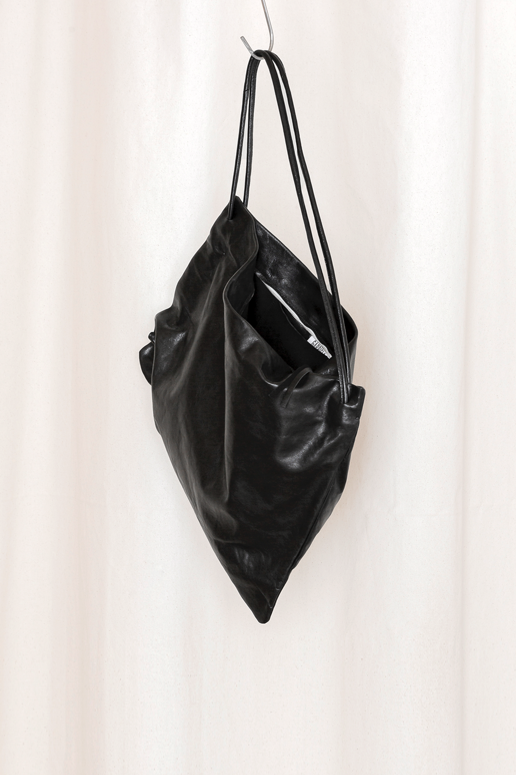 No.131 Black Leather Gathered Crossed Bag