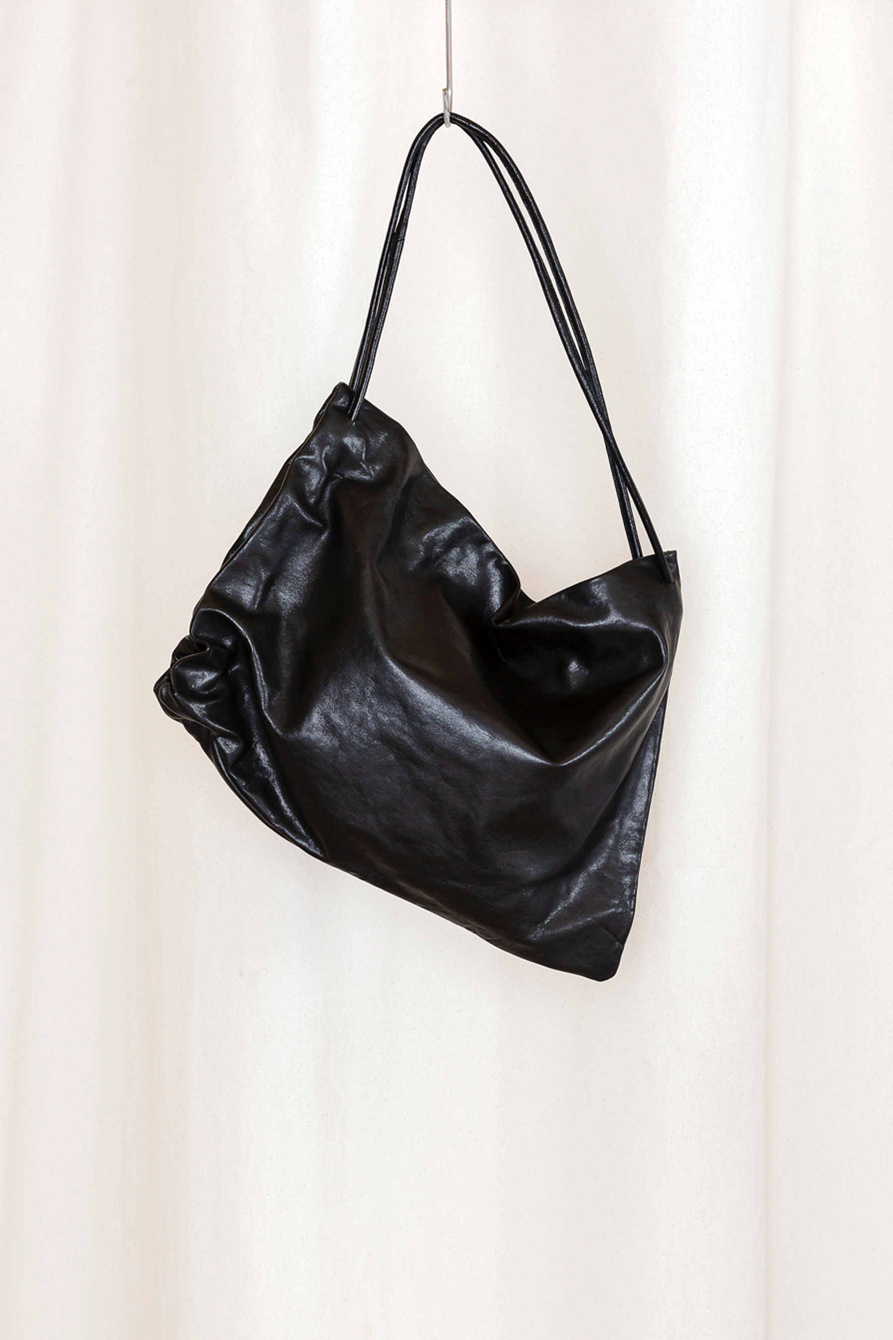 No.131 Black Leather Gathered Crossed Bag