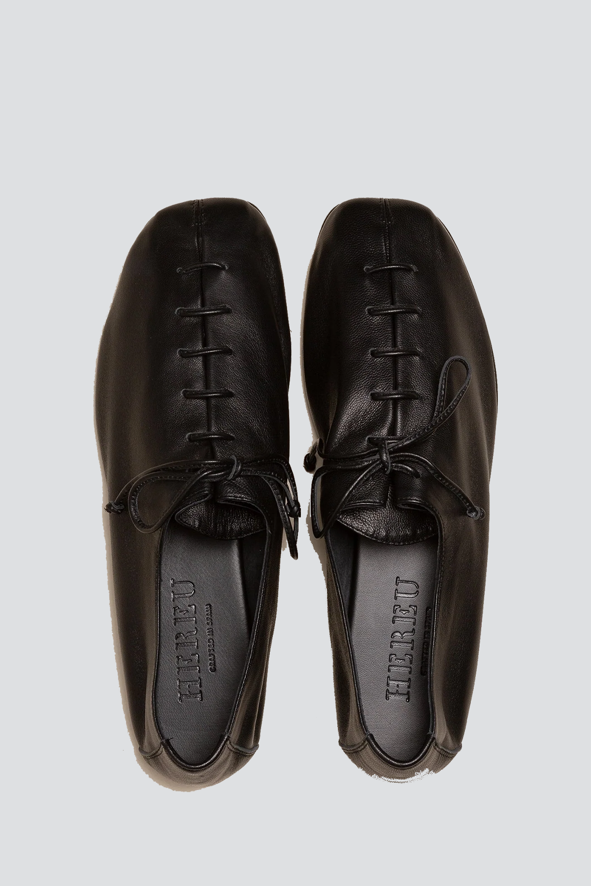 Black Plegada Supple Shiny Shoe