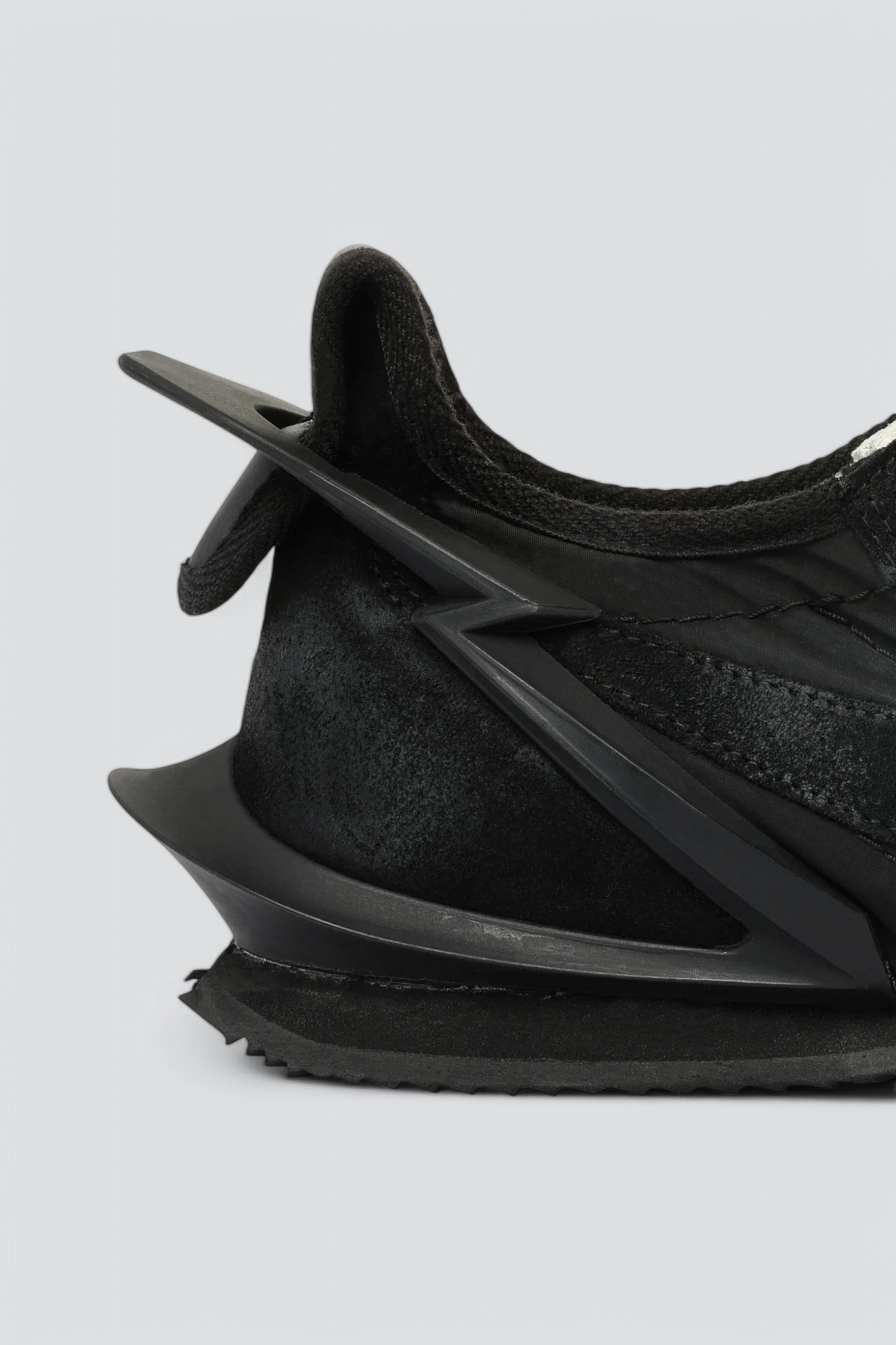 Black/White Lighting Star 4 Sneaker