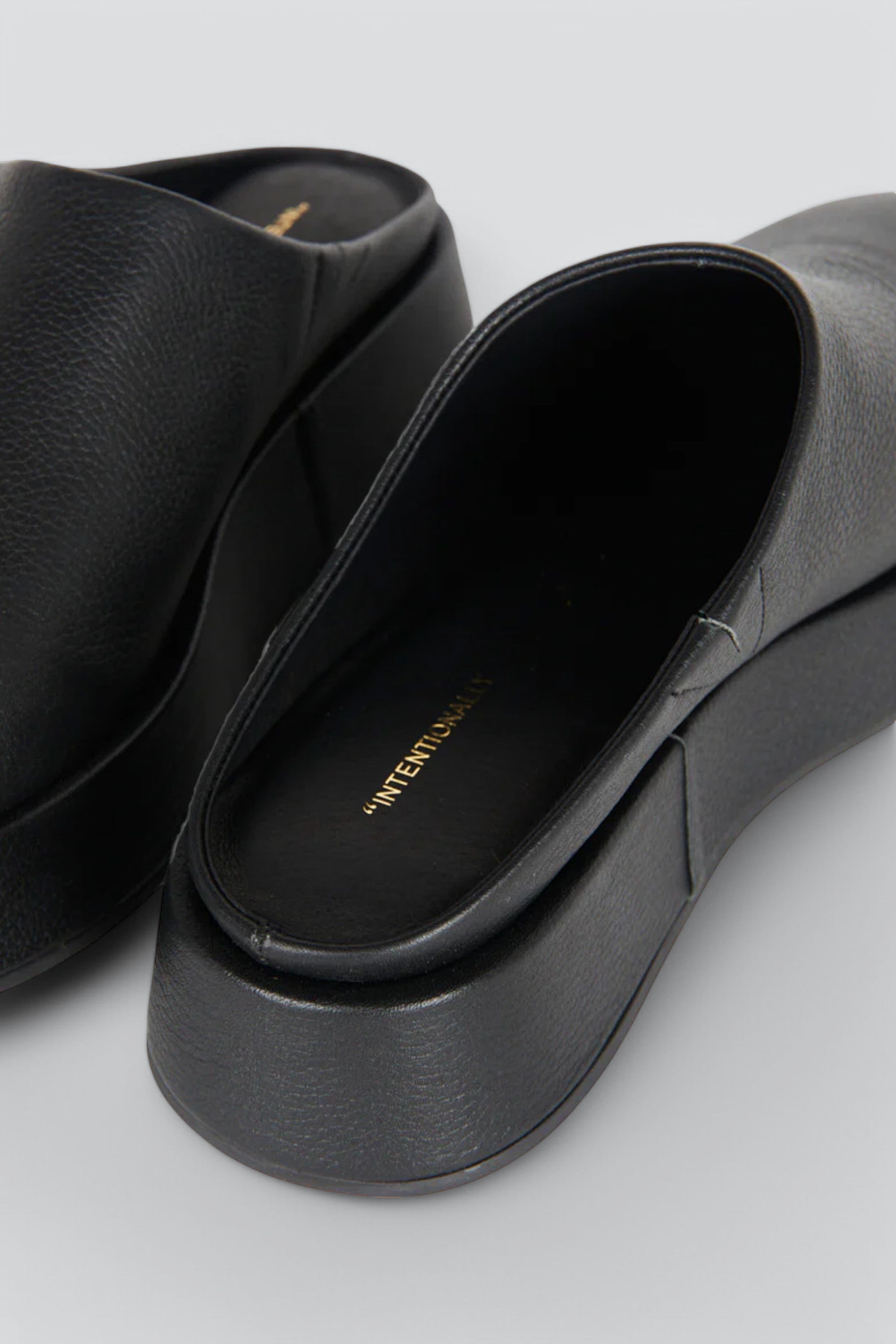 Black Risen Platform Mule