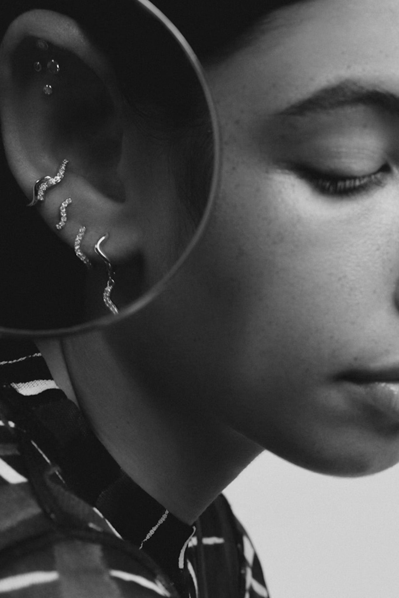 14K Wave Diamond Stud