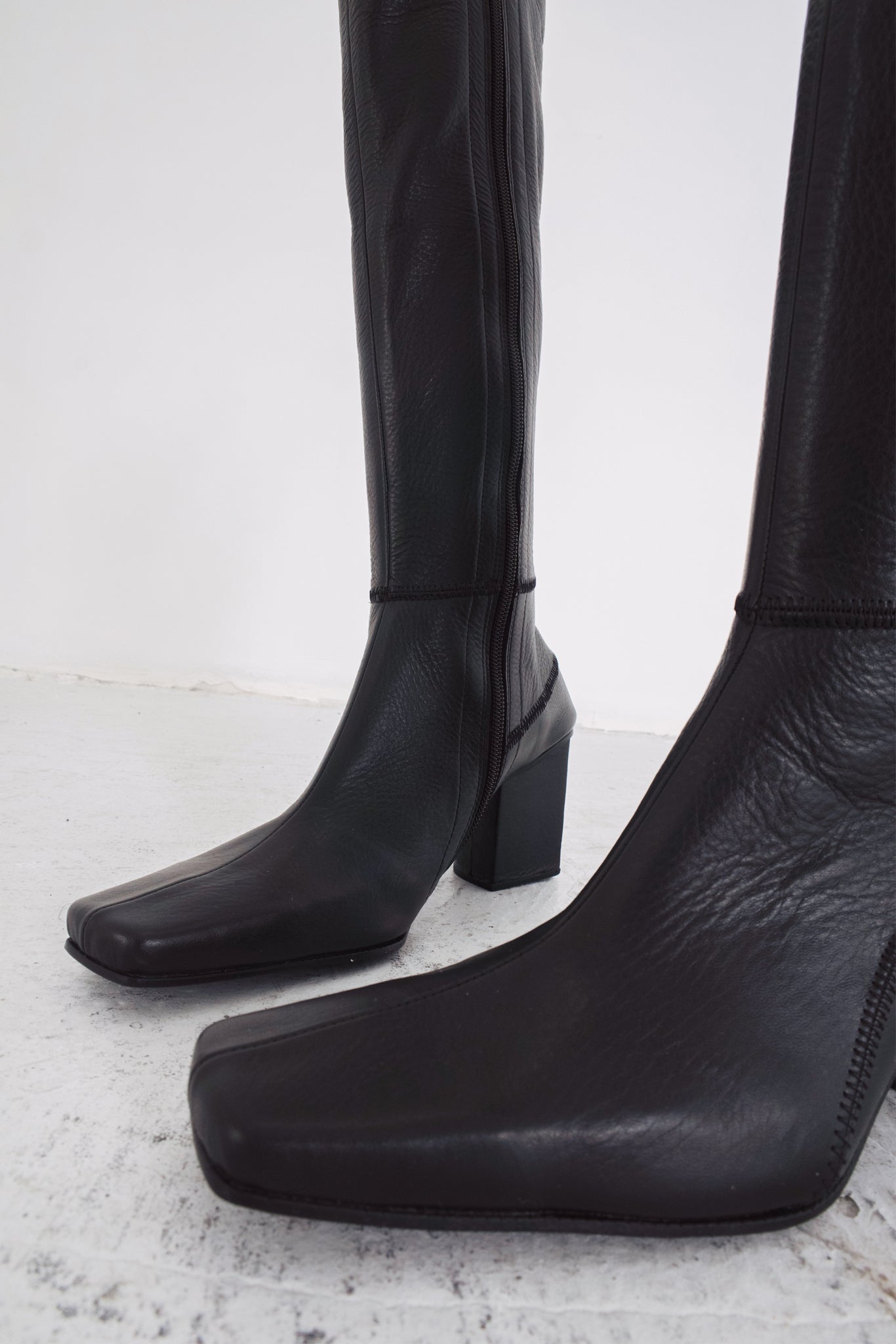 Black Leather Cuadrado High Boot